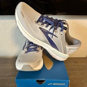 Brooks Adrenaline GTS 22